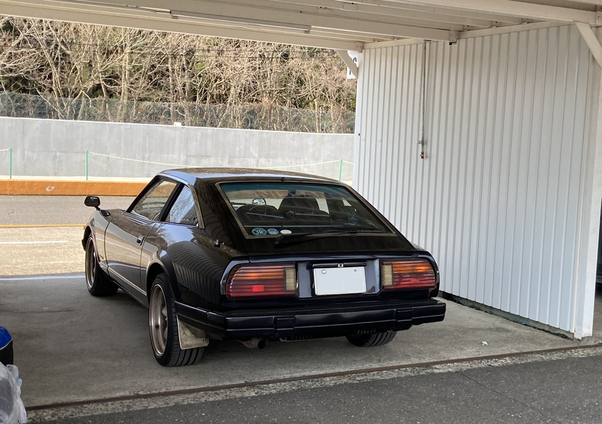 ピットで準備中の愛車S130Z