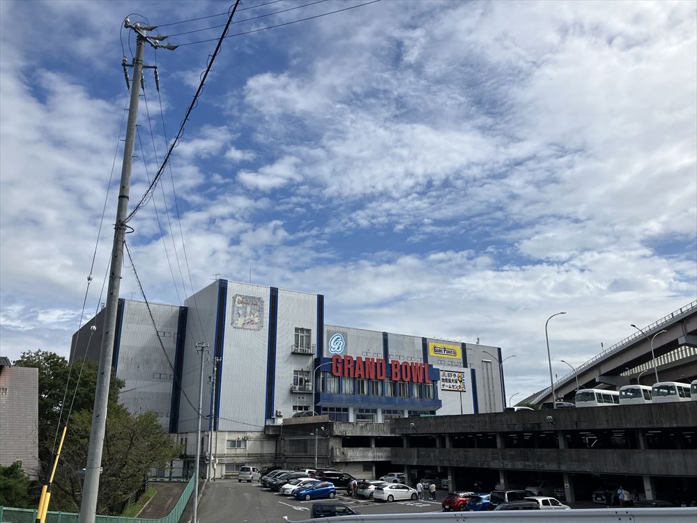 屋外, 大きい, 建物, 水 が含まれている画像